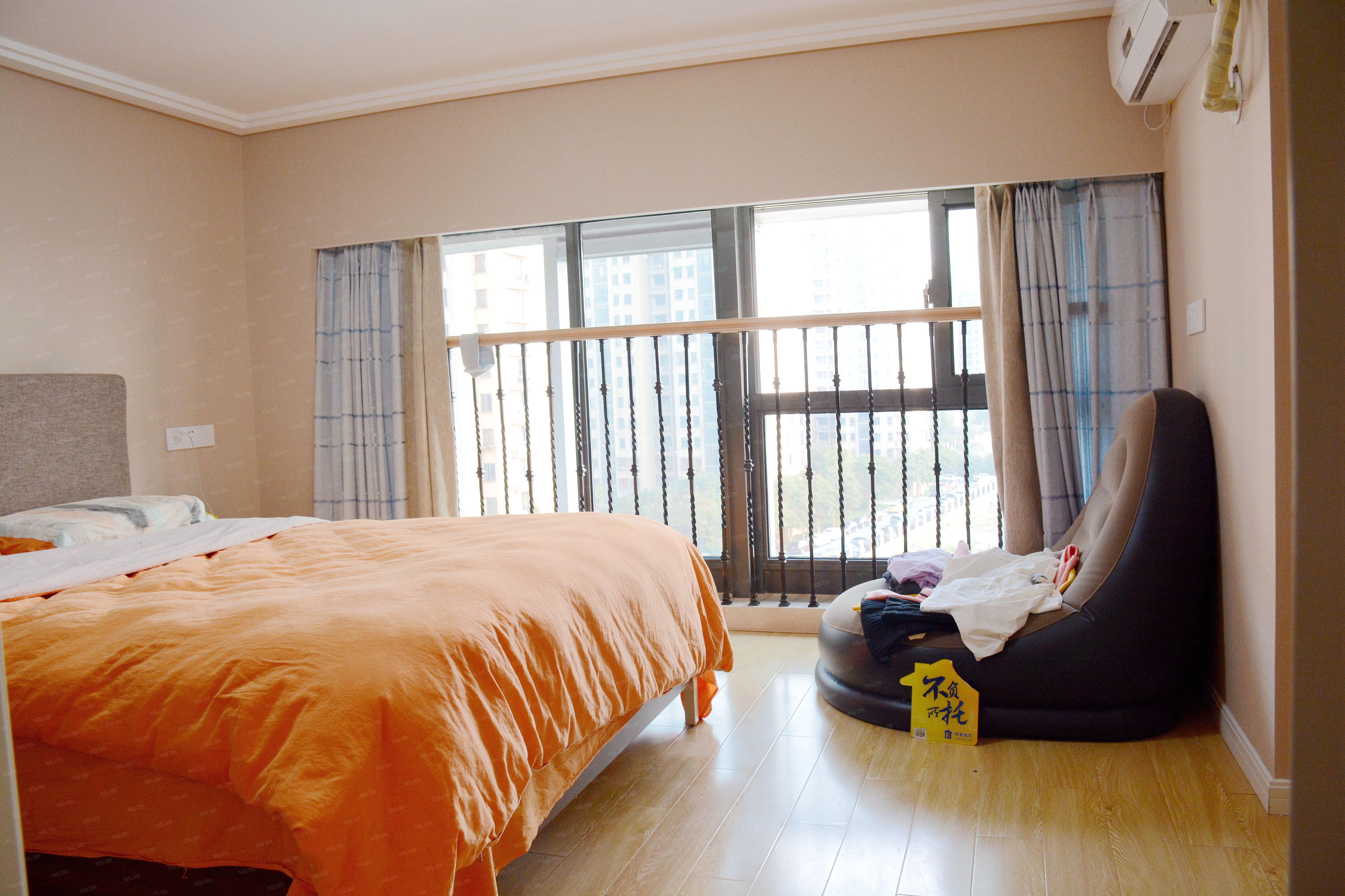 杭州新天地 loft单身公寓 精装拎包入住 民用水电