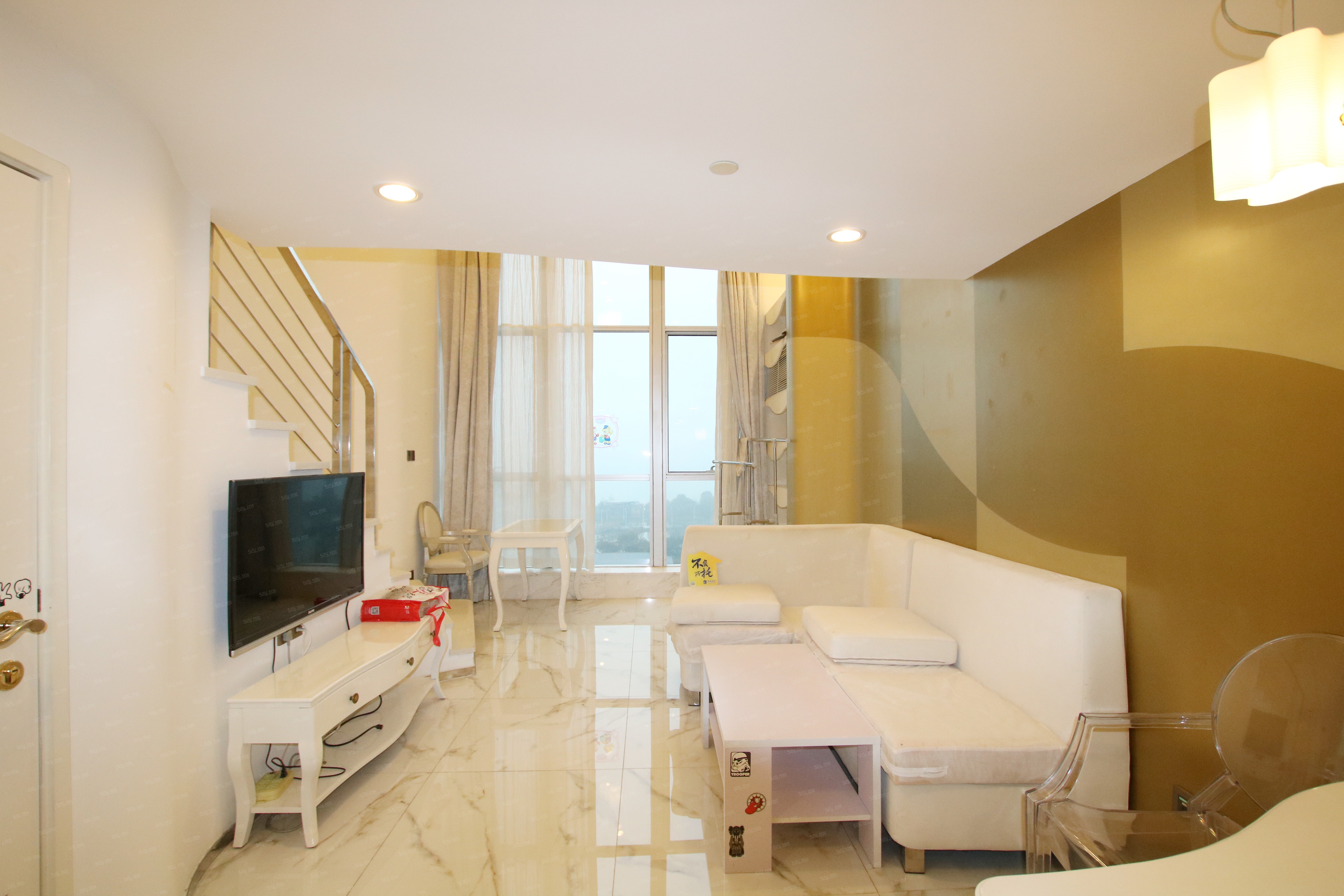汉峰峰公馆公寓 开发商统一精装修，上下两层，看房有钥匙。