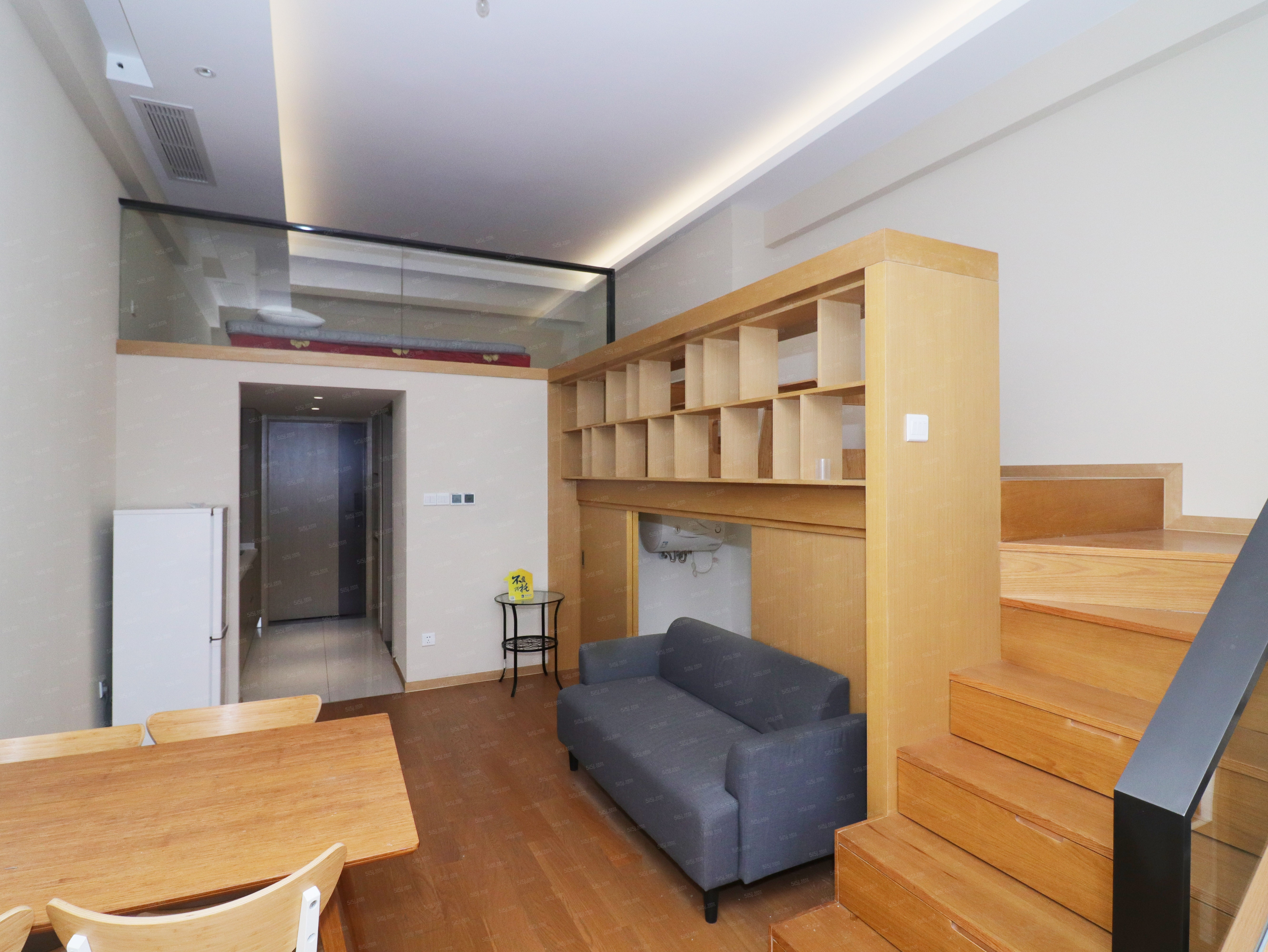 滨江一线江景精装复式两房 中间楼层 保养好 看房方便价格可议