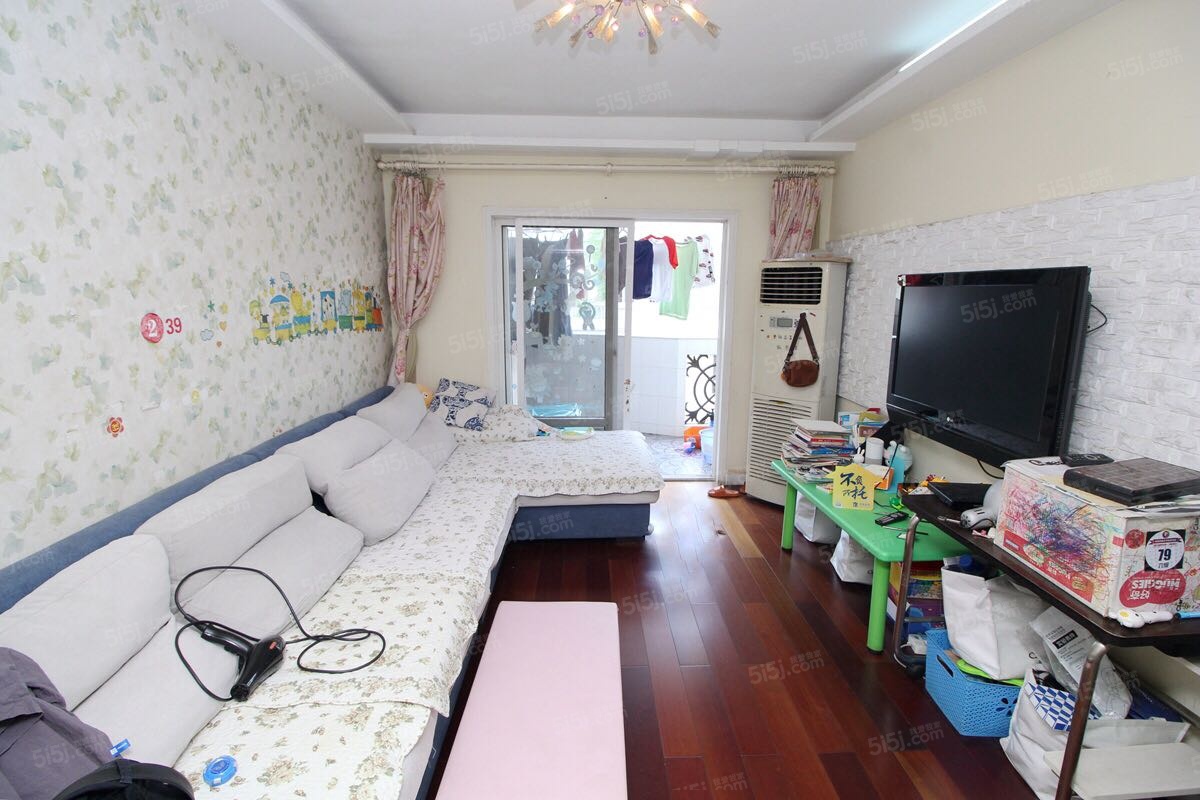 金成嘉南公寓顶跃带露台，使用面积大，满五年，价格实惠