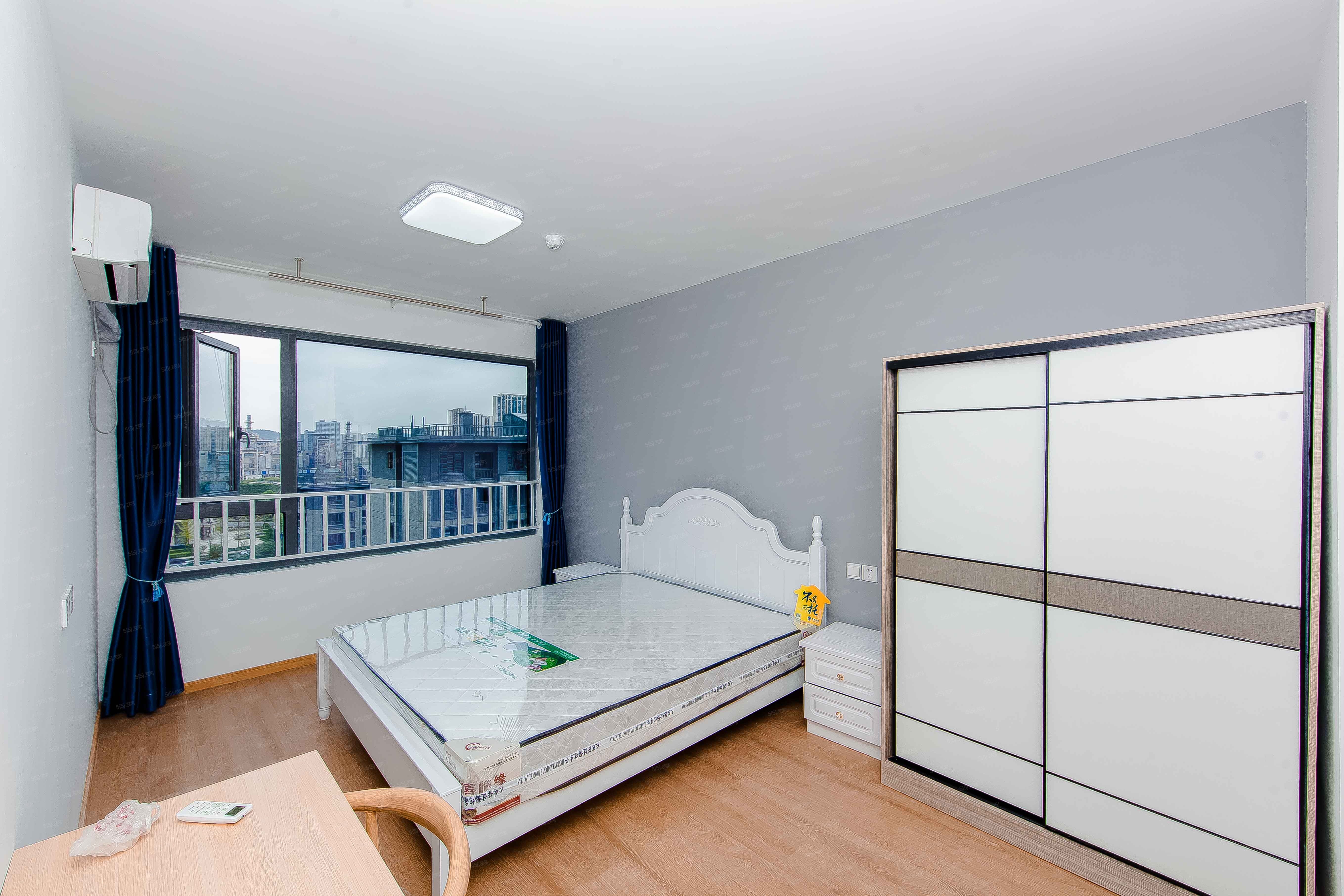 滨江品质高层，满二，得房率高，舒适三居室