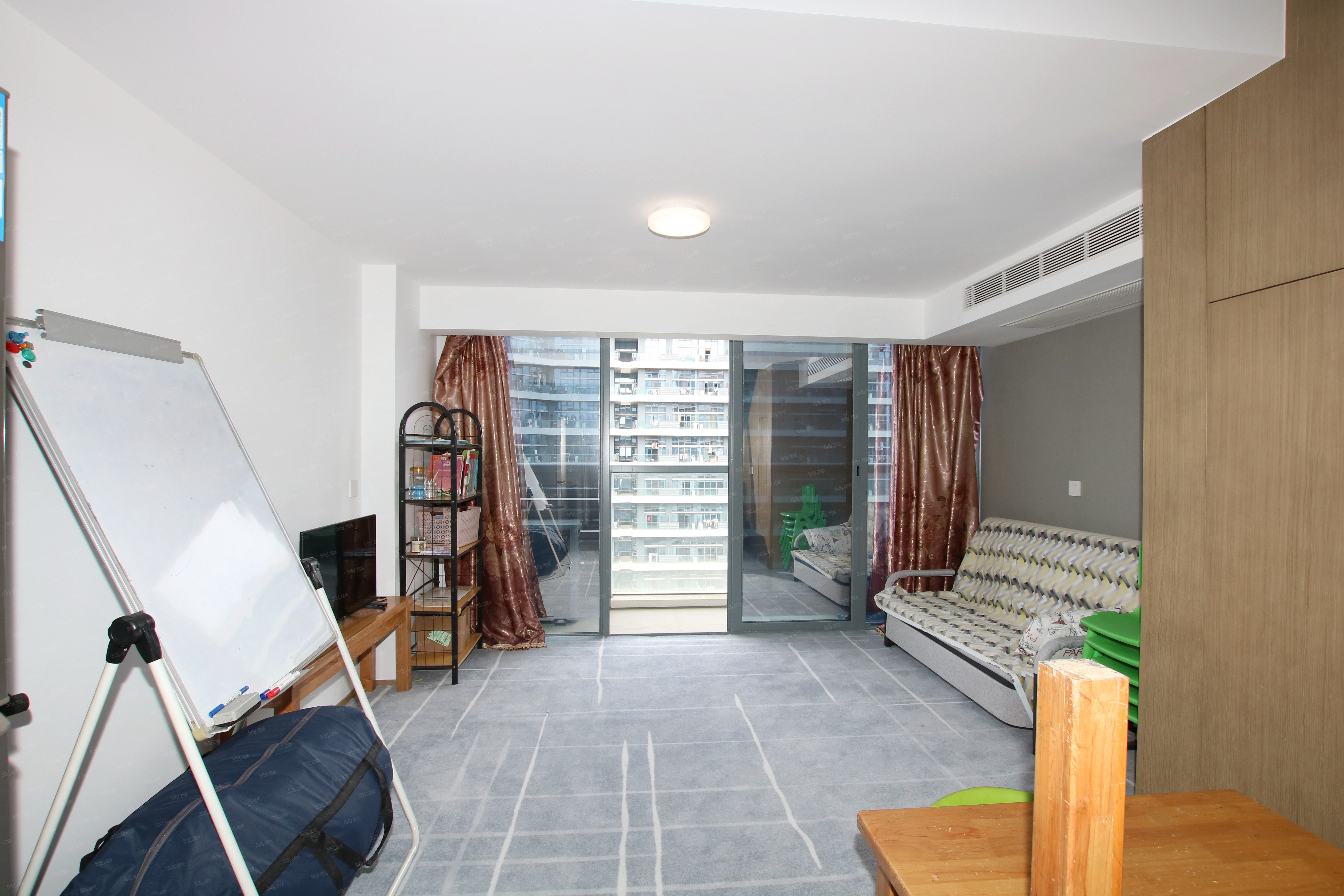 奥莱金街新出LOFT公寓户户带阳台，层高4.79米 房东诚心
